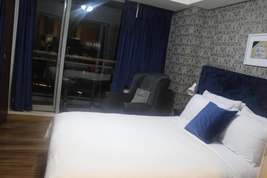 Azure C5 Man-Made Beach Balcony Multiple Units Manila Eksteriør billede