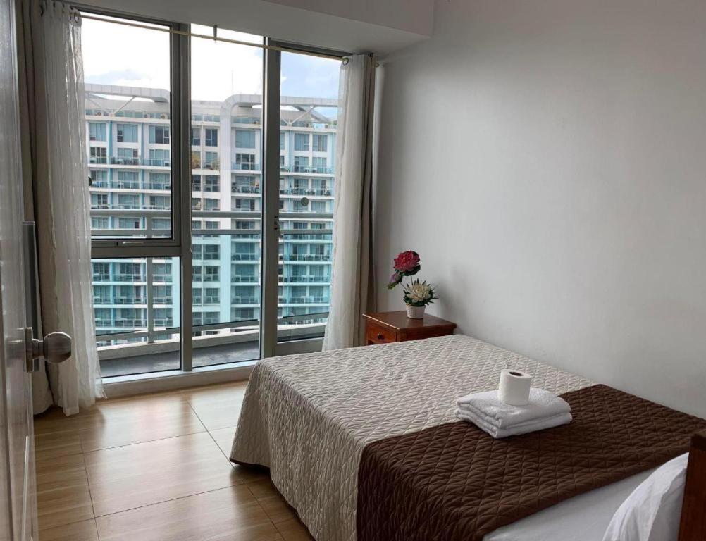 Azure C5 Man-Made Beach Balcony Multiple Units Manila Eksteriør billede